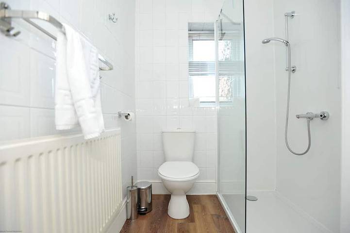 An apartment that sleeps 4 guests  in 1 bedroom in Cheltenham, Gloucestershire