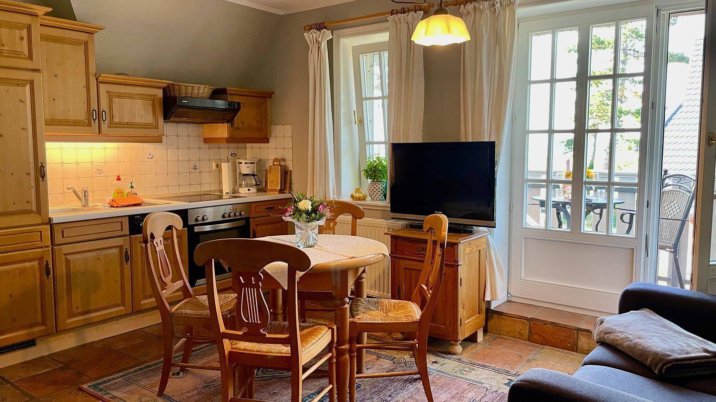 Ganze Wohnung, Apartment mit Meerblick, Parkplatz und Balkon, 1,5 km zum Strand in Ahrenshoop, Fischland