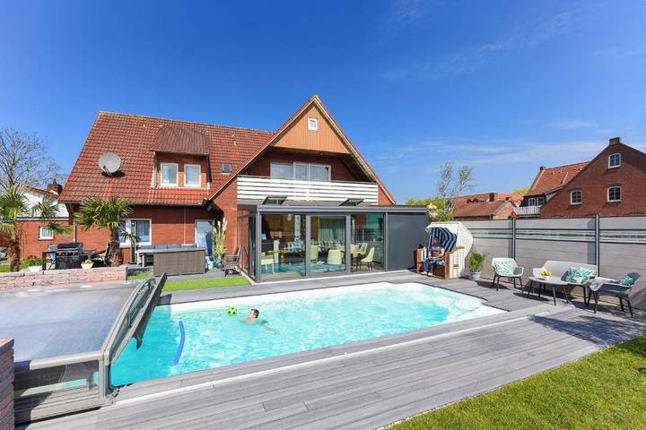 Ferienwohnung für 4 Personen, mit Balkon/Terrasse und Balkon sowie Garten und Pool in Bensersiel