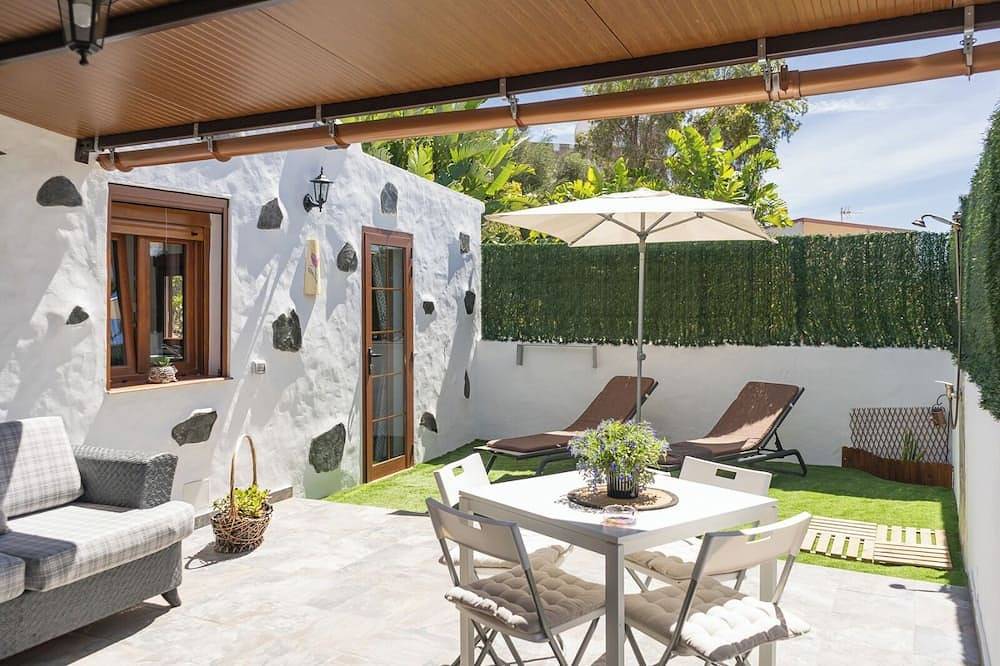 Cozy House with Terrace 8 minutes from the airport in Ingenio, East Gran Canaria