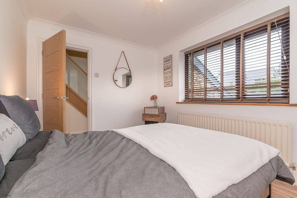 Four Bedroom Holiday Home With Views Over Cardigan Bay | Ty-Mari in Harlech, Snowdonia