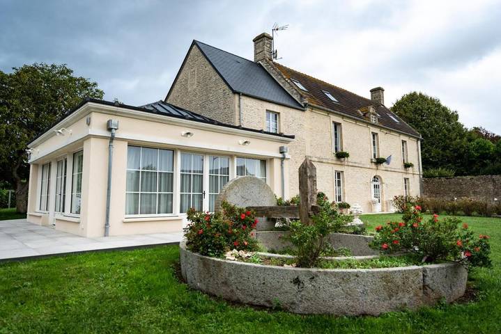 Gîte pour 2 personnes, avec Terrasse ainsi que Jardin et Vue à Meuvaines
