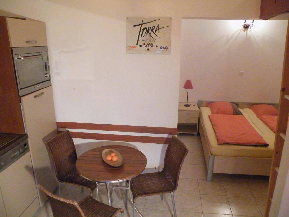 Appartement entier, Villa Liamone Studio für 3 Personen , 400 m vom Strand, Pool, Klimaanlage in Sagone, Coggia