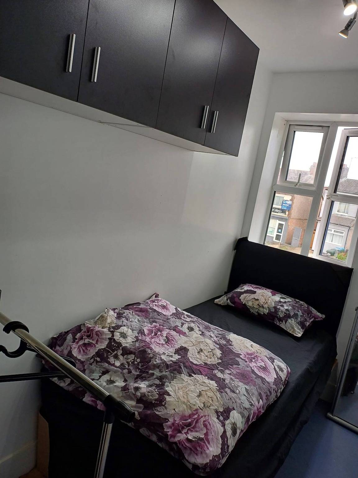 Habitación individual acogedora cerca de Cbs Arena y M6 en Cv6 4Df in Coventry, Birmingham y alrededores