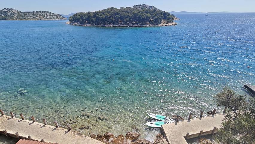 Ganze Wohnung, Ferienwohnung in Tribunj mit Meerblick, Balkon, Klimaanlage, W-Lan (5081-1) in Tribunj, Šibenik-Knin