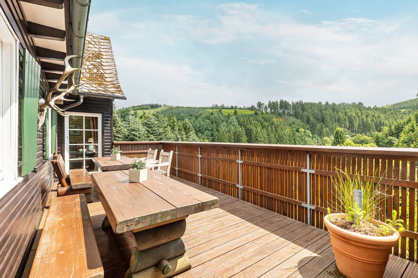 Holiday Home 'Tannenhäuschen' with Mountain View, Private Terrace and Wi-Fi in Schmallenberg, Hochsauerlandkreis