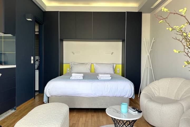 Ganze Wohnung, Cloud 9 - Smart Apartment mit privatem Jacuzzi in Zentral-Athen, Athen