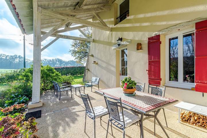 Location de vacances pour 4 personnes, avec jardin dans Beauronne