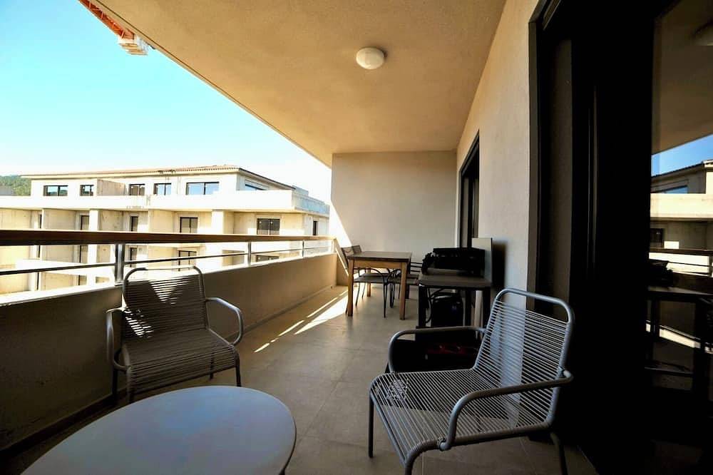 Entire apartment, T2 apartment close to all amenities 5 min from pinarello beach in Sainte-Lucie de Porto-Vecchio, Zonza