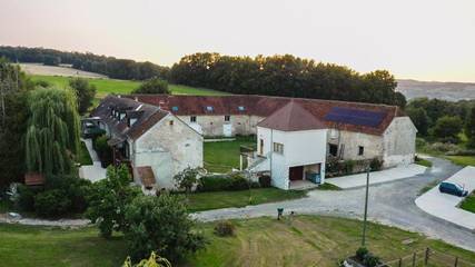 Location de vacances pour 3 personnes, avec jardin ainsi que sauna et vue, animaux acceptés à Chierry