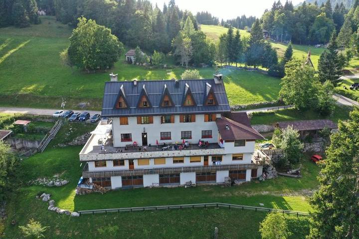Hotel für 4 Personen, mit Terrasse und Garten in Lamon