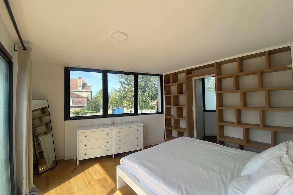 Entire apartment, Two-room apartment in Talence, Bordeaux region