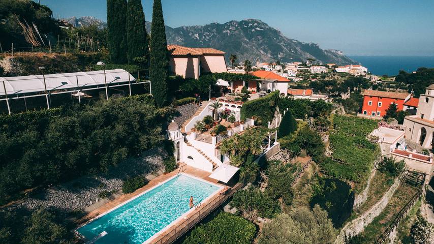 Villa per 9 persone, con Balcone e Idromassaggio nonché Terrazza e Giardino a Scala