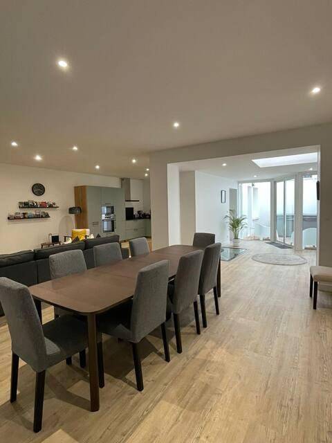 Vakantiehuis voor 8 personen, with Balkon and Whirlpool as well as Terras in Tours