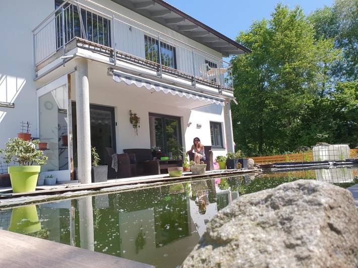 Ferienwohnung für 4 Personen, mit Balkon und Whirlpool sowie Garten und Ausblick in Fridolfing