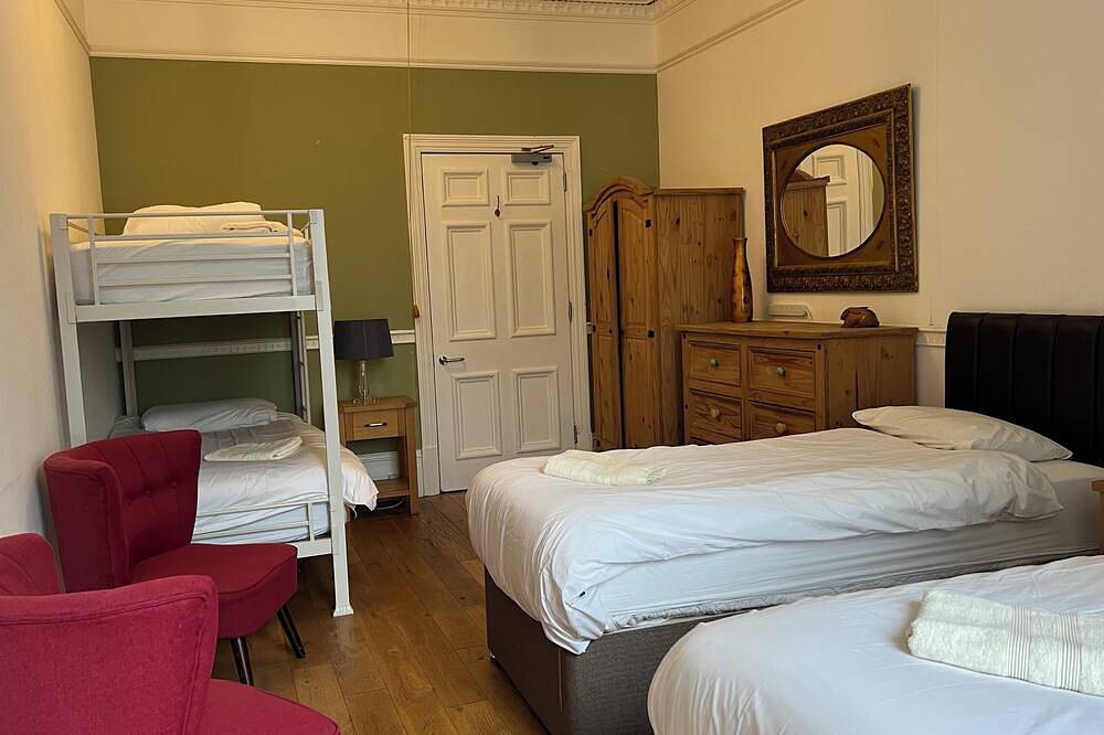 Unique Well Located Spacious 10 Bedroom Group House Parking in Lewisham, London