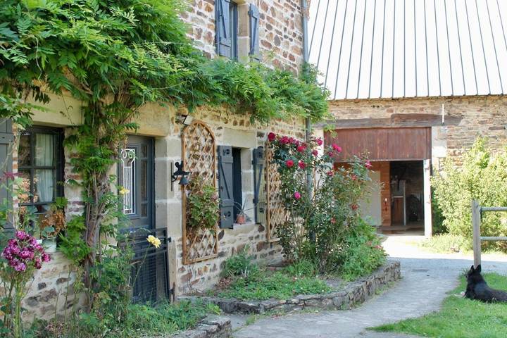 Gîte pour 13 personnes, avec jardin et vue à Ayat-sur-Sioule