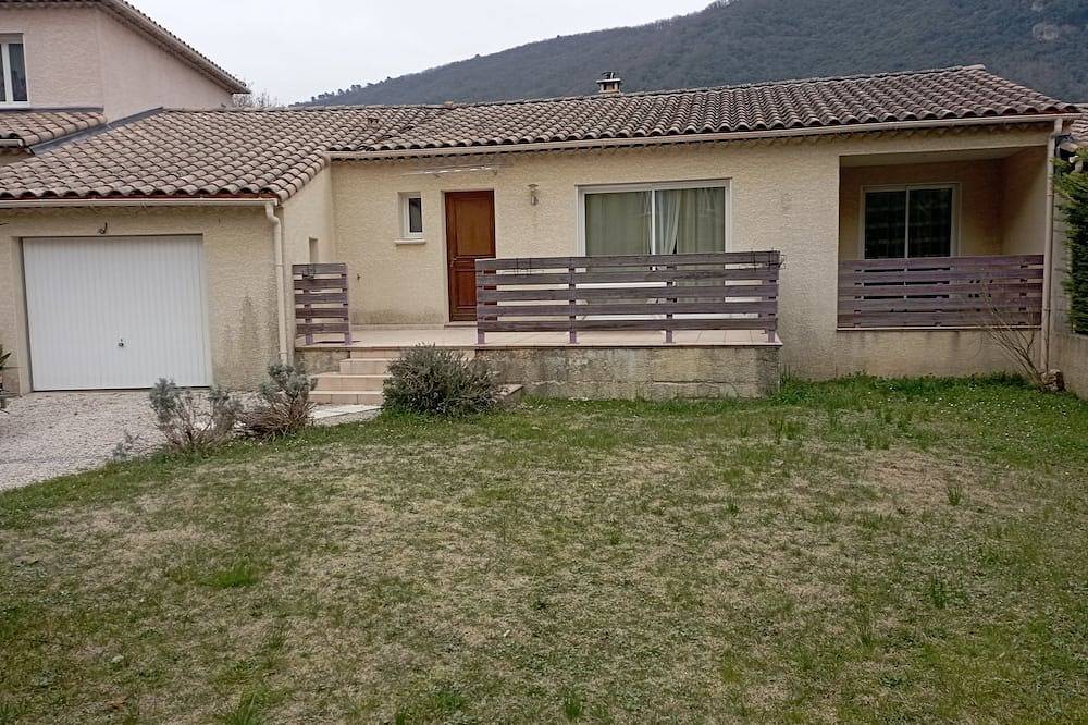 Escape to the Cévennes: house at the foot of Mont Cévenol, near Ardèche in Bessèges, Cévennes