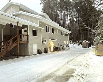 Lodge for 2 Guests in Juneau, Glacier Bay National Park, Picture 1
