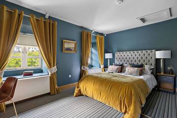 Holiday Rental for 15 People in Noss Mayo, Devon, Photo 2