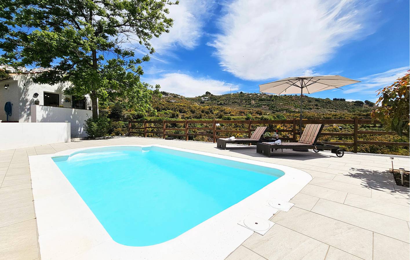Encantador apartamento con piscina y terraza cerca de los lugares de interés de Yunquera in Yunquera, Sierra de las Nieves
