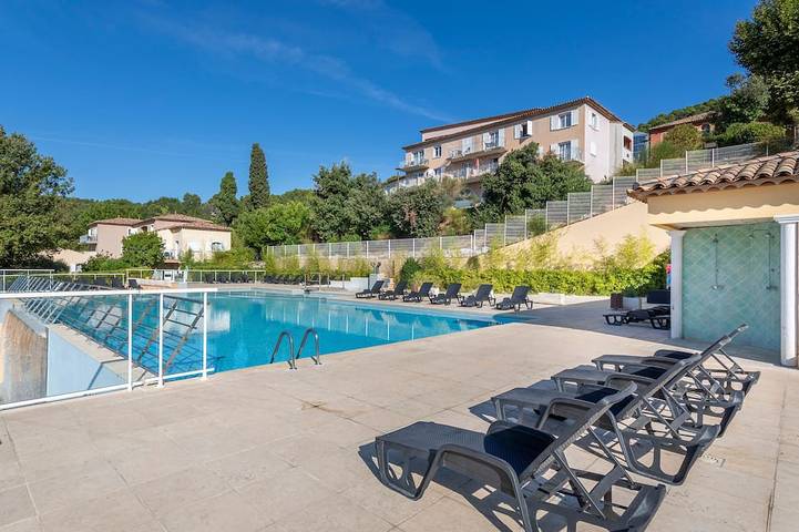 Entire apartment, Cosy studio | 2 piscines + vues imprenables in Callian, Draguignan region