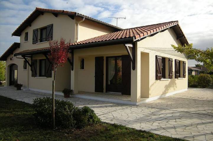 Location de vacances pour 6 personnes, avec jardin dans Castres-Gironde