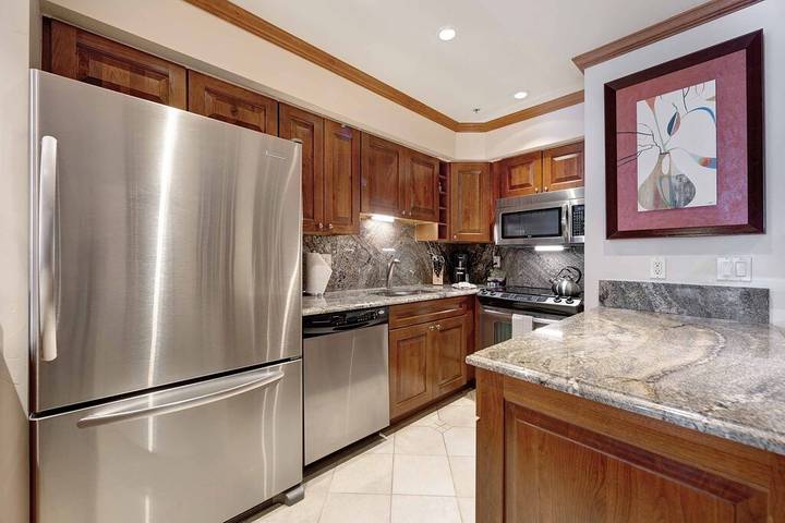 Vacation apartment for 4 people, with balcony and pool as well as sauna and hot tub in Vail