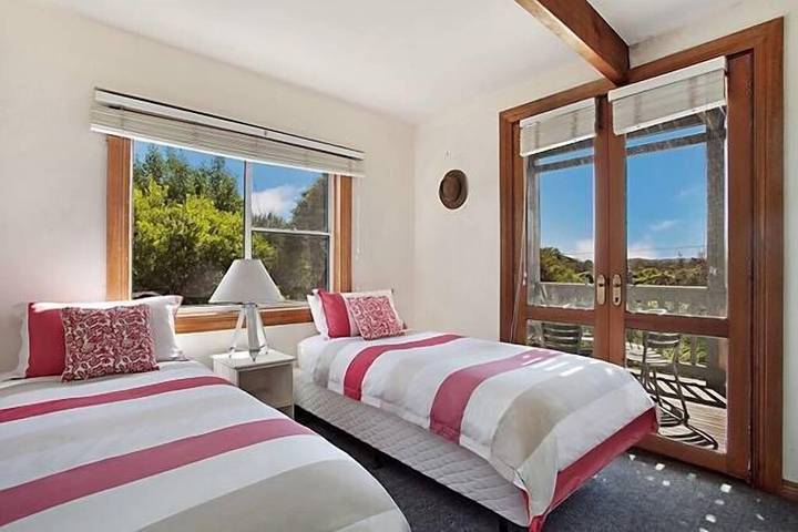 Holiday home for 18 people, with balcony and garden in Melbourne