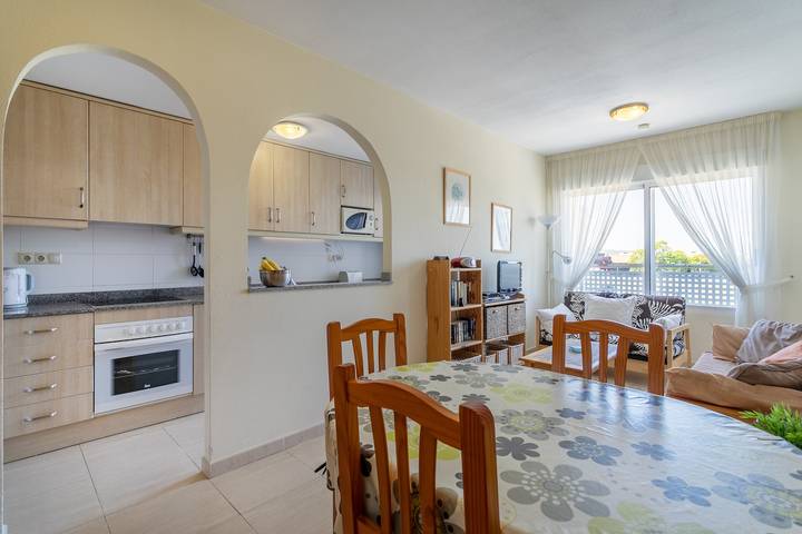 Hel lejlighed, Apartment 'Luz De Almoradí' with Mountain View, Shared Pool and Air Conditioning in Luz de Almoradi, Almoradí