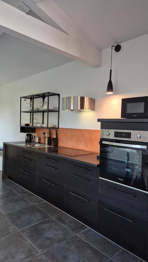 Gîte pour 2 personnes, avec terrasse ainsi que piscine et vue à Lauret - 3