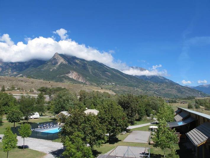 Gîte pour 6 personnes, avec piscine ainsi que jacuzzi et terrasse à Châteauroux-les-Alpes - 2