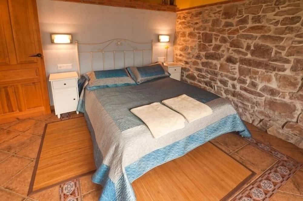 Entire apartment, Romantic place with Jacuzzi, fantastics mountain Views And Fireplace in Proaza, Cordillera Cantábrica