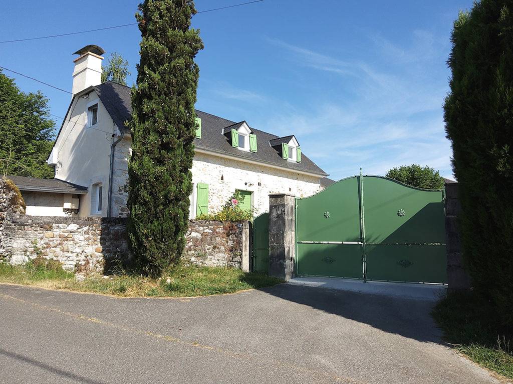 Lapeyrette : maison indépendante avec piscine in Gan, Béarn