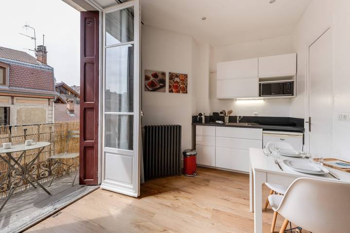 Gîte pour 2 personnes, avec balcon dans Office De Tourisme Lac D Annecy Rive Plein Soleil - 4