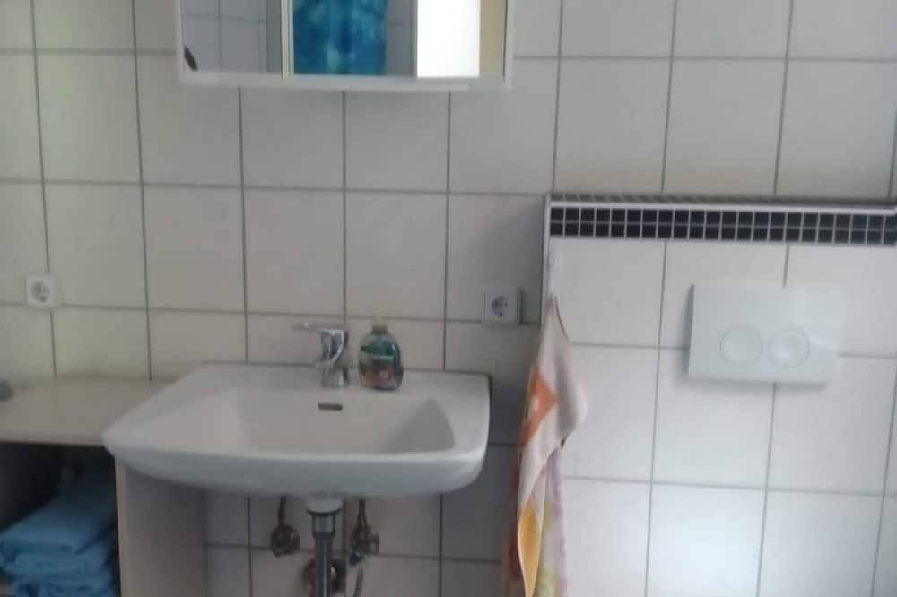 Entire apartment, Naturnahe Ferienwohnung mit Außenbereich. Haustierfreundlich! in Bad Peterstal-Griesbach, Central Black Forest