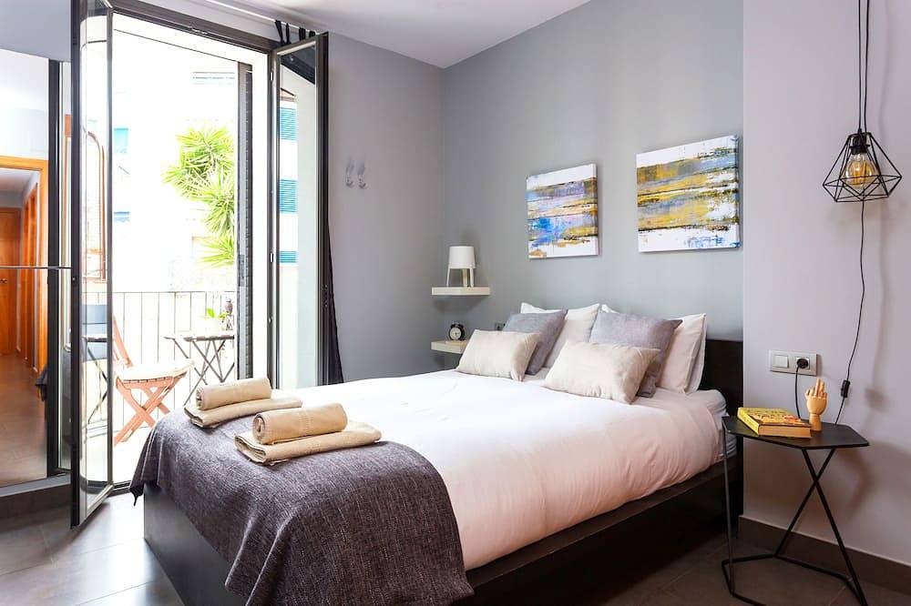Apartamento entero, Piso a 1 minuto de la playa, rodeado de restaurantes y tiendas - Wifi in Sitges, Garraf