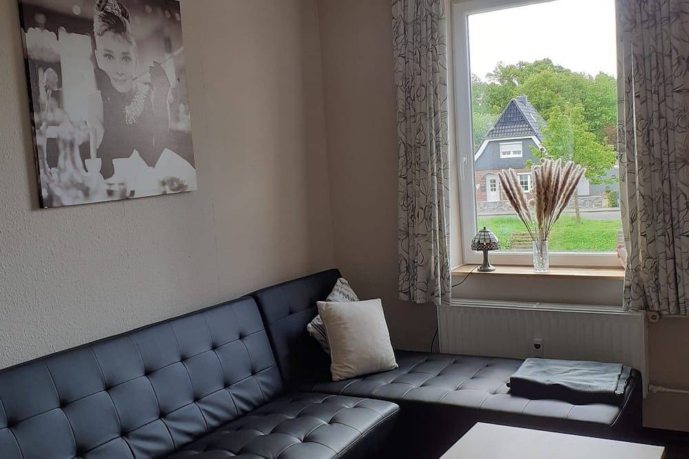 Ganze Wohnung, Bi uns im Norden - Janne in Brunsbüttel, Nord-Ostsee-Kanal