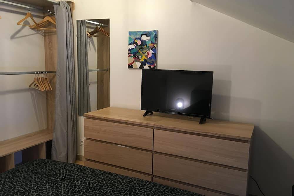 Entire apartment, Apartment-Comfort-Whirlpool bath-Terrace in Tarbes, Hautes-Pyrénées