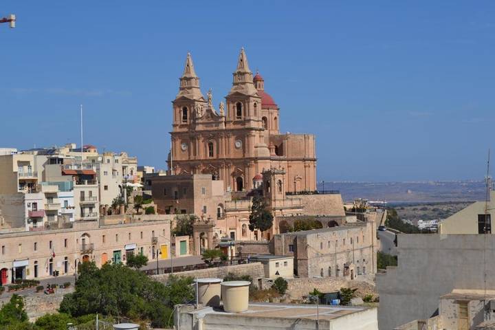 Ferienwohnung für 6 Personen, mit Balkon und Terrasse sowie Ausblick in Mellieha