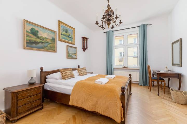 Apartamento entero, Stylish Apartment in the Center | Balcony, Air Conditioning, Work in Cracovia, Pequeña Polonia (región histórica)