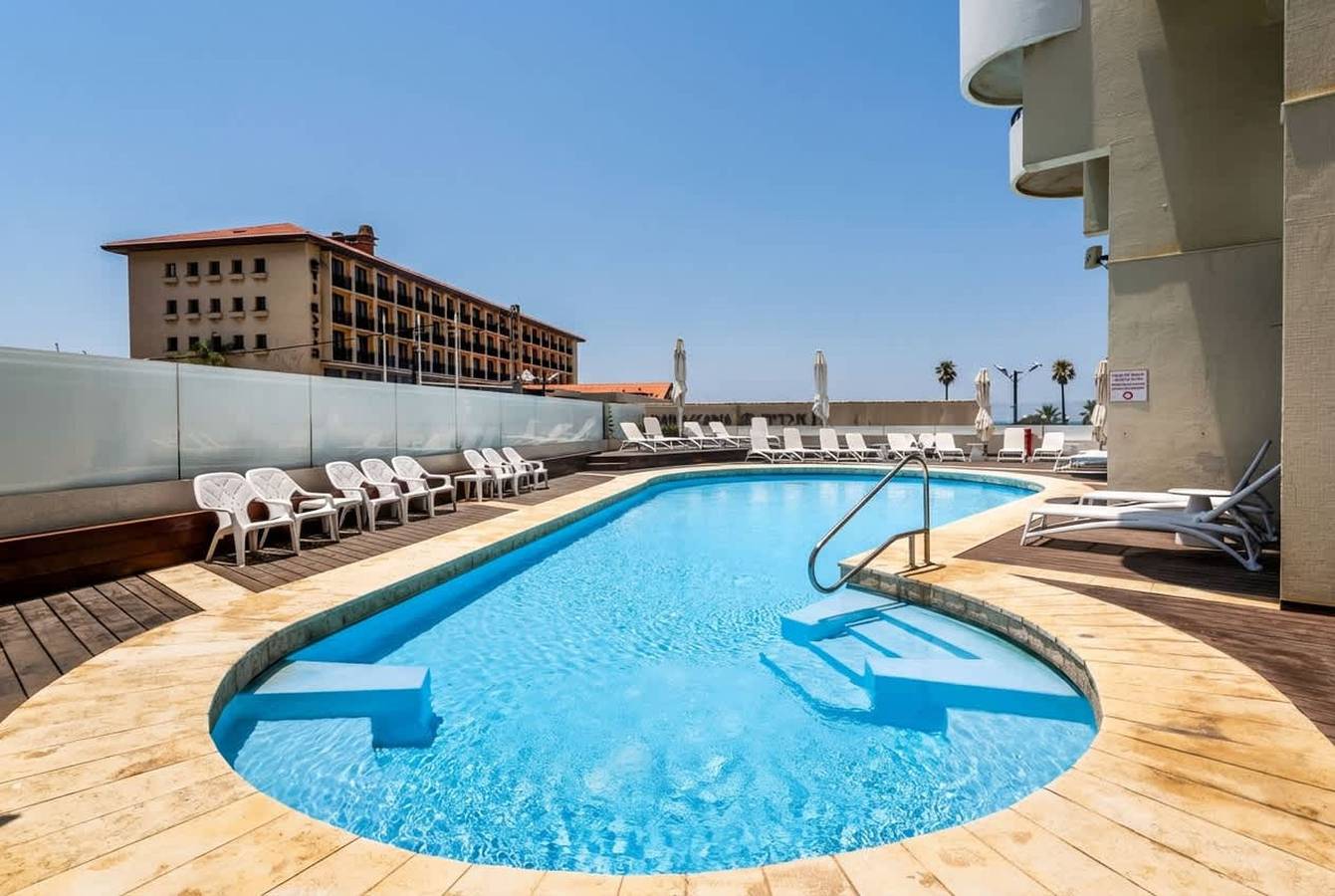 Entire apartment, Seafront 3Bedrooms Duplex w Pool in Herzliya, Tel Aviv District