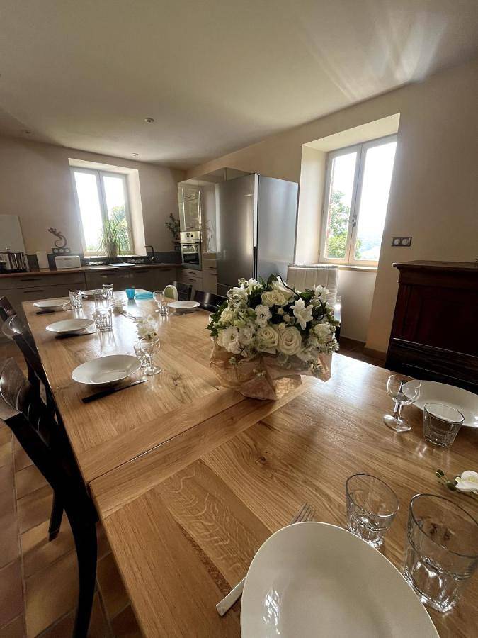 Location de vacances pour 13 personnes, avec piscine ainsi que jardin et vue, animaux acceptés à Satillieu - 3