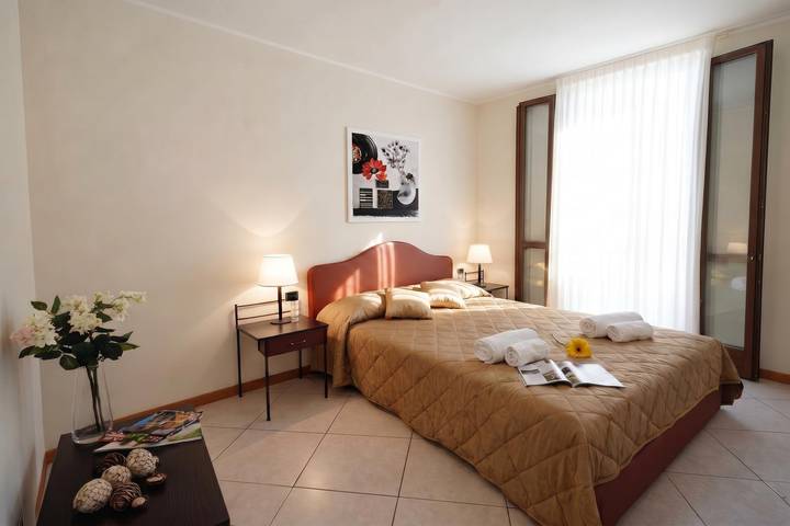 Gîte pour 2 personnes, avec terrasse ainsi que vue sur le lac et piscine à Argegno - 4