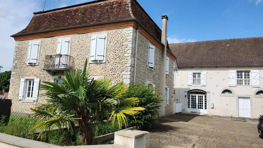 Gîte pour 6 personnes, avec terrasse ainsi que jardin et piscine dans Rivehaute