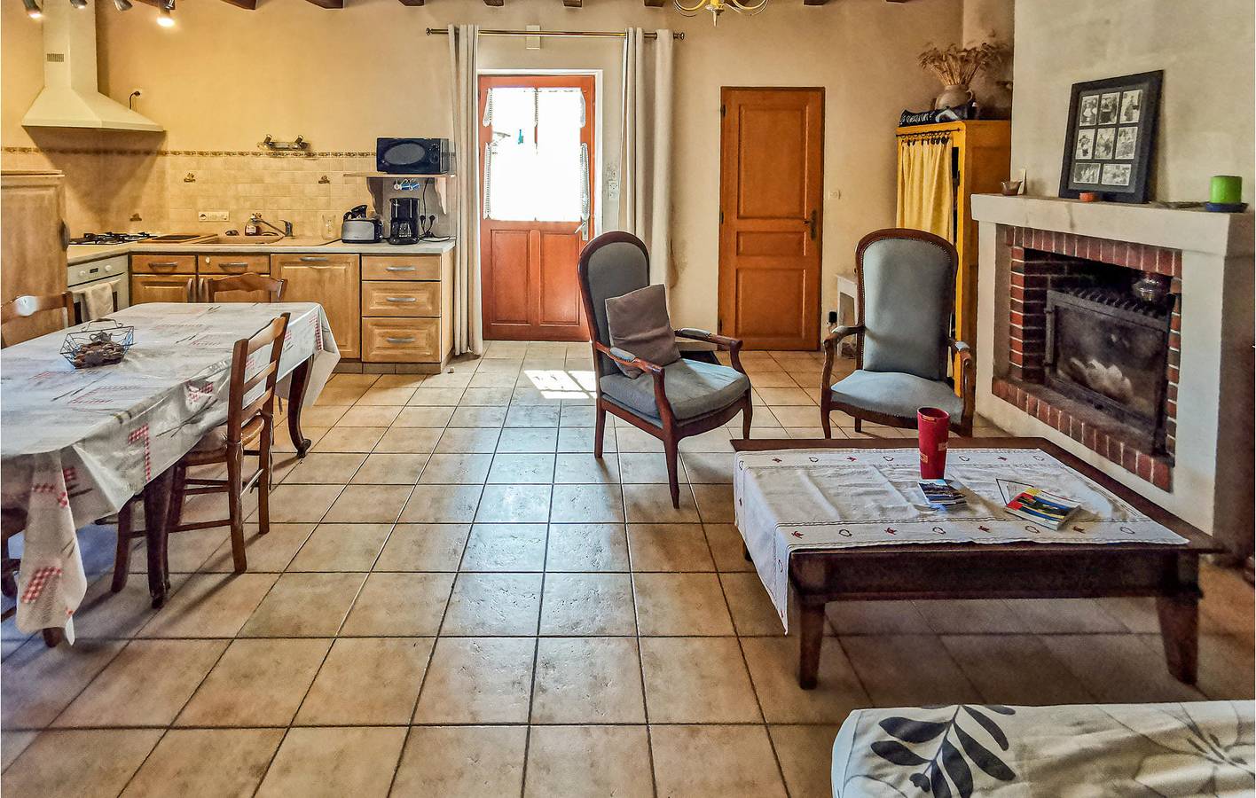 Insulated 1BR Apt w/ Parking, Garden & WiFi, 200m to Château-la-Vallière in Château-la-Vallière, Tours region