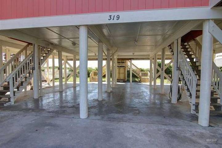 Vacation rental for 12 people, with yard and balcony in Holden Beach