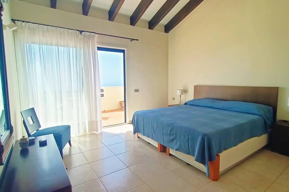 Holiday Home 'Casa Micaela - Exclusive' with Mountain View, Private Terrace and Wi-Fi in Playa de Santiago, San Sebastián de la Gomera
