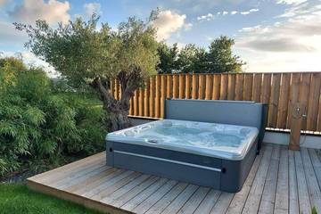 Location de vacances pour 6 personnes, avec jacuzzi ainsi que jardin et terrasse, animaux acceptés à Pluneret