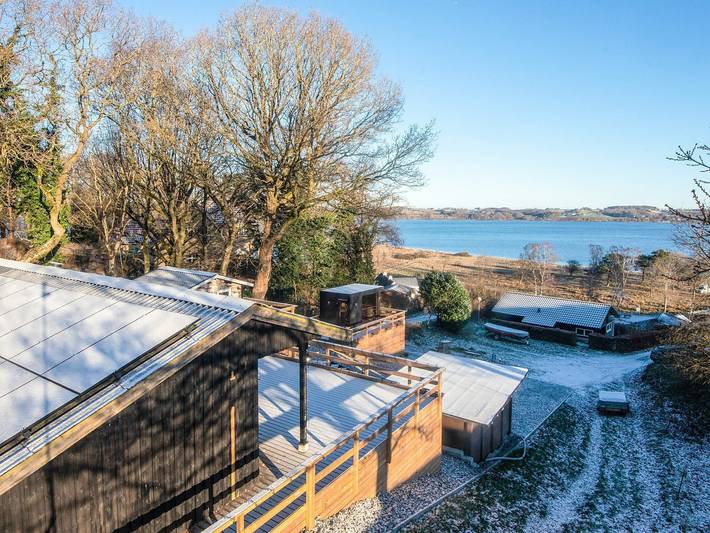 Feriehus for 6 personer, med terrasse - 1